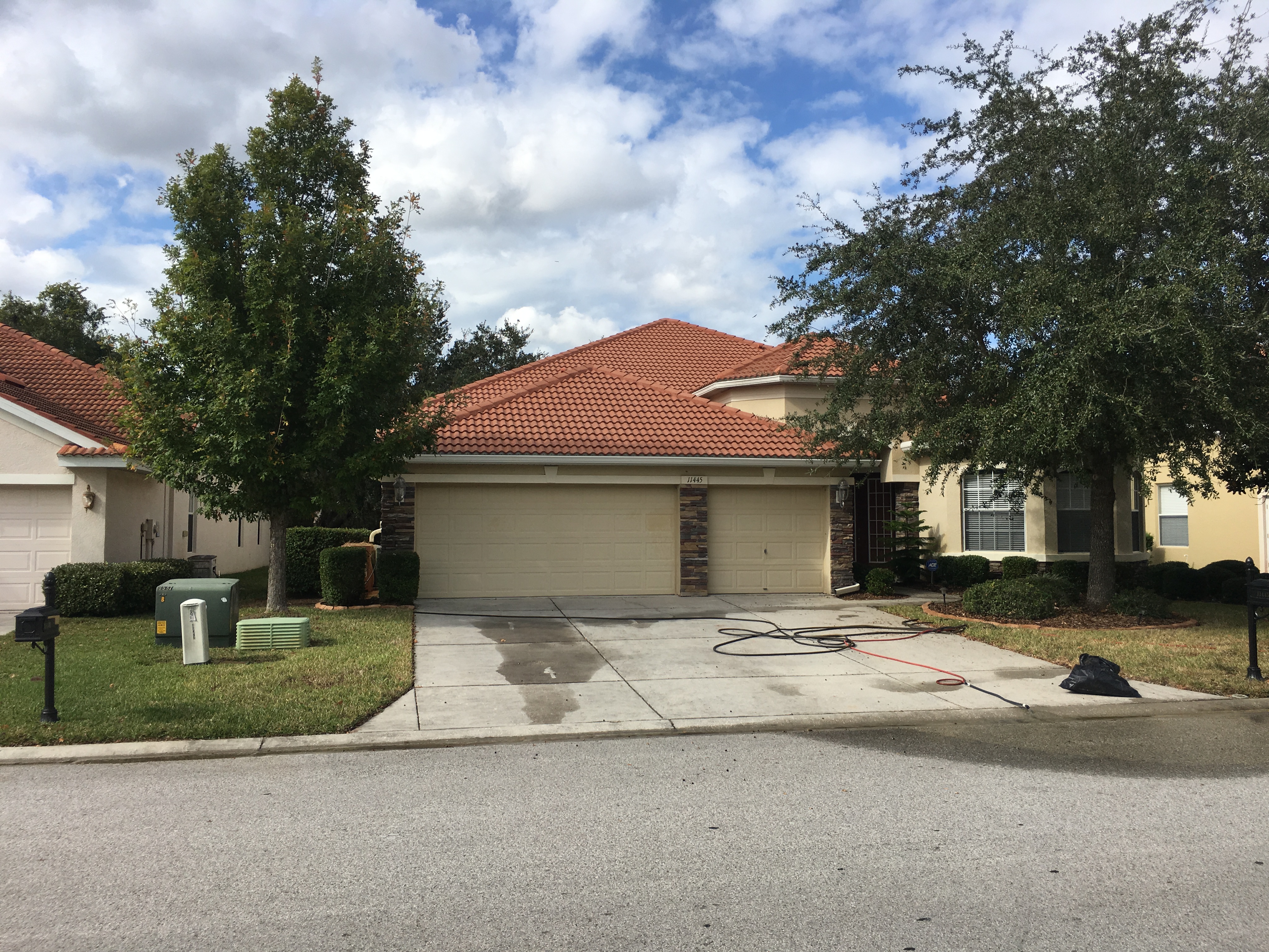 tile-roof-cleaning-new-tampa-fl.jpg